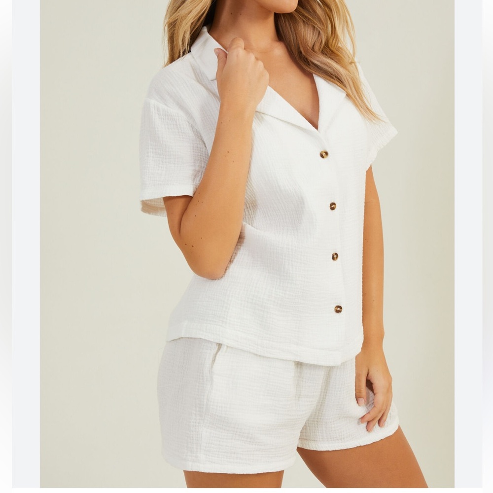 Altar'd State XL White Button-Down Shirt